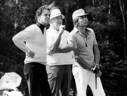Bob HOPE and Gunter SACHS playing golf, 1972