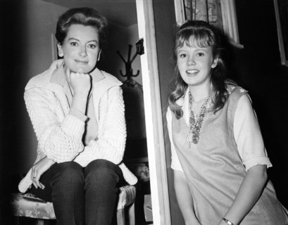 Deborah KERR and Hayley MILLS, 1964