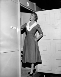 Deborah KERR in the doorway to her dressing room