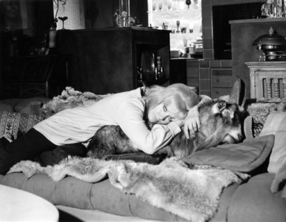 Kim NOVAK with her billy goat 'Creature'