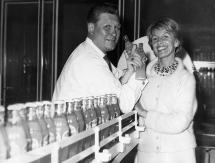Heinz NEUHAUS and Lale ANDERSEN, opening of the Sinalco factory, 1959