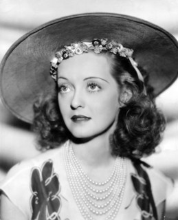 Bette DAVIS, portrait with hat, 1938