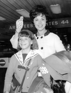 Shirley TEMPLE with daughter Lori, 1965