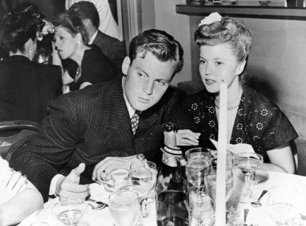 John AGAR and Shirley TEMPLE at a nightclub, Hollywood