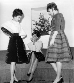 Claudia CARDINALE, guest at Nina Ricci's fashion show, 1962