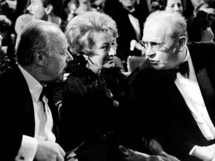 Heinz RÜHMANN with his wife and Gert FRÖBE, 1976