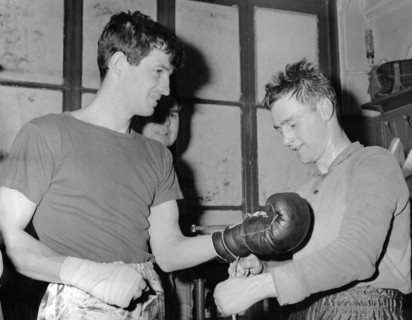Jean Paul BELMONDO during boxing training