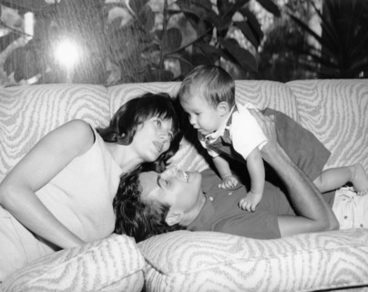 Horst BUCHHOLZ with his wife Myriam and son Christopher, 1964