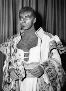 Richard BURTON rehearsing 'Othello', 1956