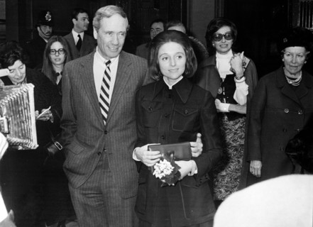 Wedding: Mel FERRER with wife Elizabeth SOUKUTINE, 1971