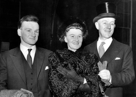 Sir Alec GUINNESS with wife Merula SALAMAN and son Matthew, 1959