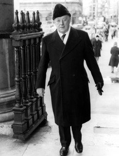 Sir Alec GUINNESS on his way to a memorial service, London 1978