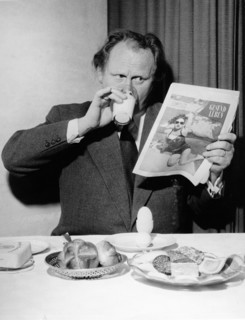 Gert FRÖBE at the breakfast table