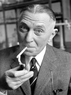 Theo LINGEN, portrait smoking
