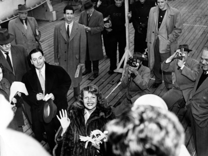 Rita HAYWORTH arriving in New York