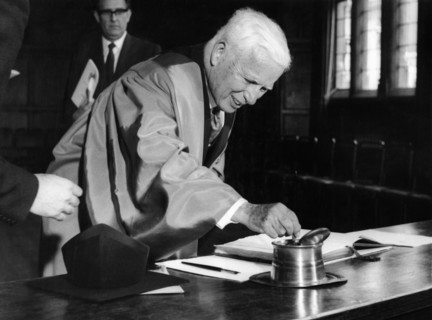 Charlie CHAPLIN receives his honorary doctorate, Oxford 1962