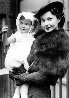 Vivien LEIGH with her daughter in London