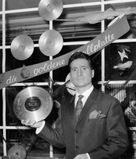 Freddy QUINN receives gold record