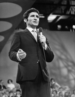 Freddy QUINN with microphone