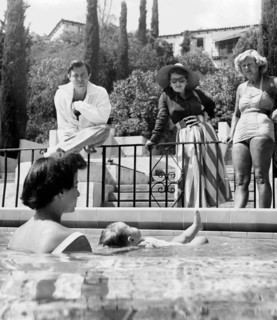 James MASON with family at the swimming pool, Hollywood 1949