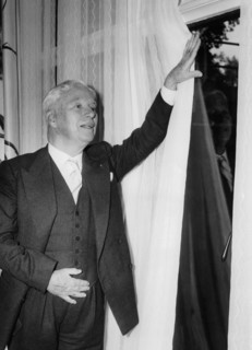 Charlie CHAPLIN during press conference, London 1957