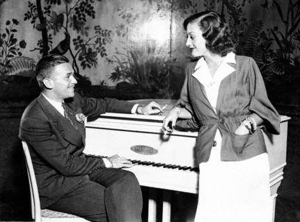 Douglas FAIRBANKS Jr. and Joan CRAWFORD, at the piano