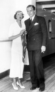 Gertrude LAWRENCE and Douglas FAIRBANKS Jr. on a ship