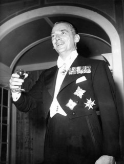 Douglas FAIRBANKS Jr. at the Pilgrims Dinner, 1950