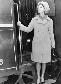 Sophia LOREN gets off a train