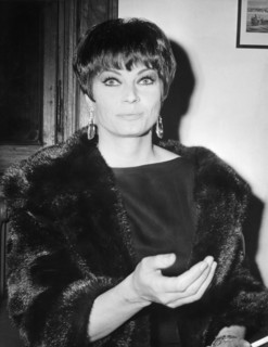 Anita EKBERG, brunette, with short hair, 1966
