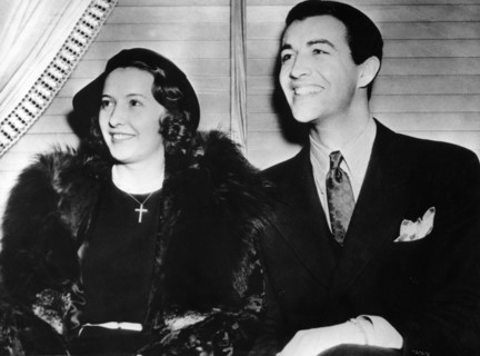 Barbara STANWYCK and Robert TAYLOR engagement