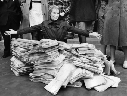 Mia FARROW with petition to protect unborn life