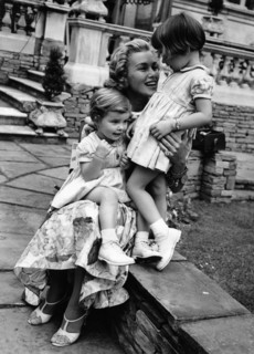 Linda CHRISTIAN with daughters