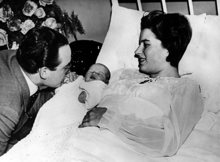 Silvana MANGANO, Dino de LAURENTIIS and newborn daughter Veronica, 1950
