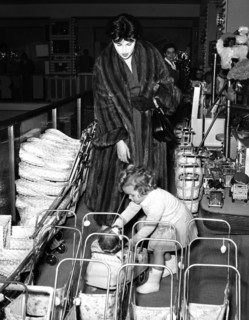 Silvana MANGANO and daughter Veronica, 1952