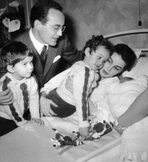 Silvana MANGANO, Dino de LAURENTIIS at the birth of son Federico