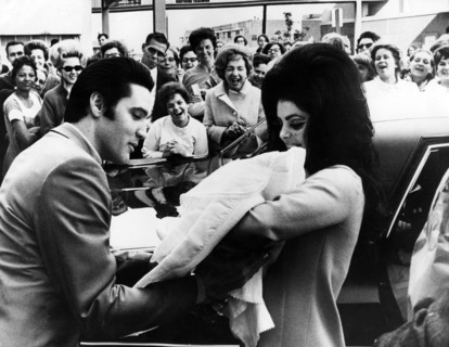 Elvis PRESLEY with his wife and daughter leaving the Baptist Hospital, 1968