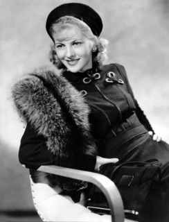 Joan FONTAINE presents fashion, 1937