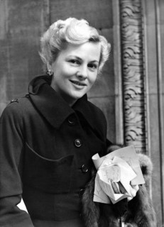 Joan FONTAINE, London 1949