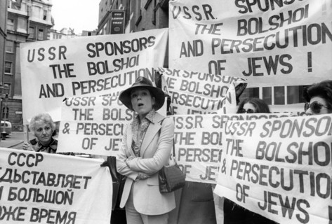 Diana RIGG with protesters, London 1974