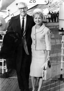 Debbie REYNOLDS and her husband Harry KARL, Southampton 1964