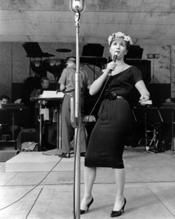 Debbie REYNOLDS and Bob TRAVIS at the Hollywood Bowl, 1960