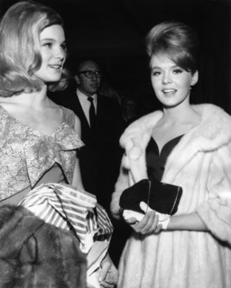 Linda EVANS and Joey HEATHERTON, 1964