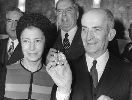 Louis de FUNES receives Medaille de Vermeil, 1971