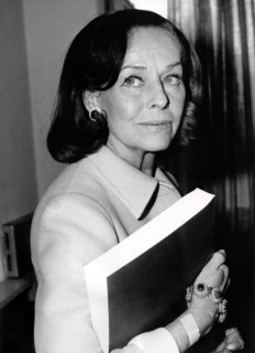 Paulette GODDARD introduces the last Remarque novel, 1971