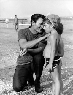 Jack PALANCE with some children at the Lido di Venezia, Venice 1962