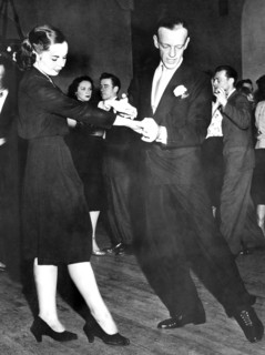 Fred ASTAIRE gives lessons in his dance school