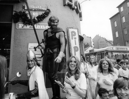 Raimund HARMSTORF at a PR campaign in 1971