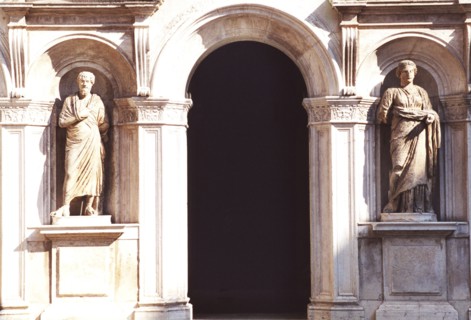 The Ducal Palace in Venice: the yard.