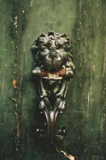 Venise : détail d'une poignée de porte.
